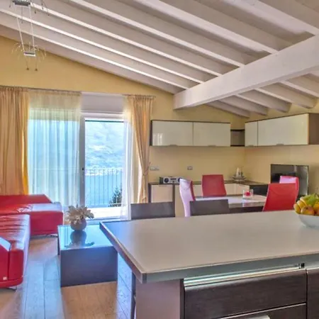 아파트 Loft Diva View By Gardadomusmea Tremosine